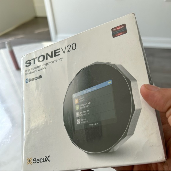 SecuX V20 - Most Secure Crypto Hardware Wallet w/ Bluetooth - Picture 2 of 7